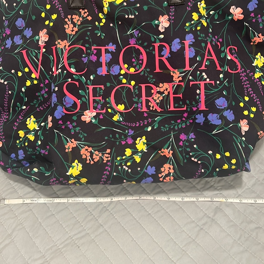 Victoria Secret Large Bag Tote w Flowers - Picture 2 of 8